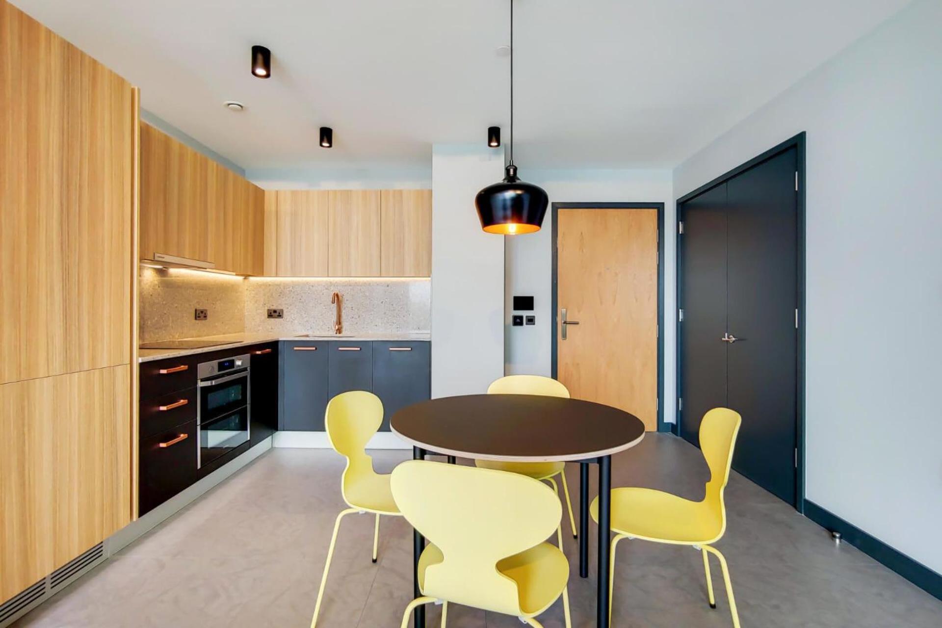 Chic And Comfortable In Appartement Londen
