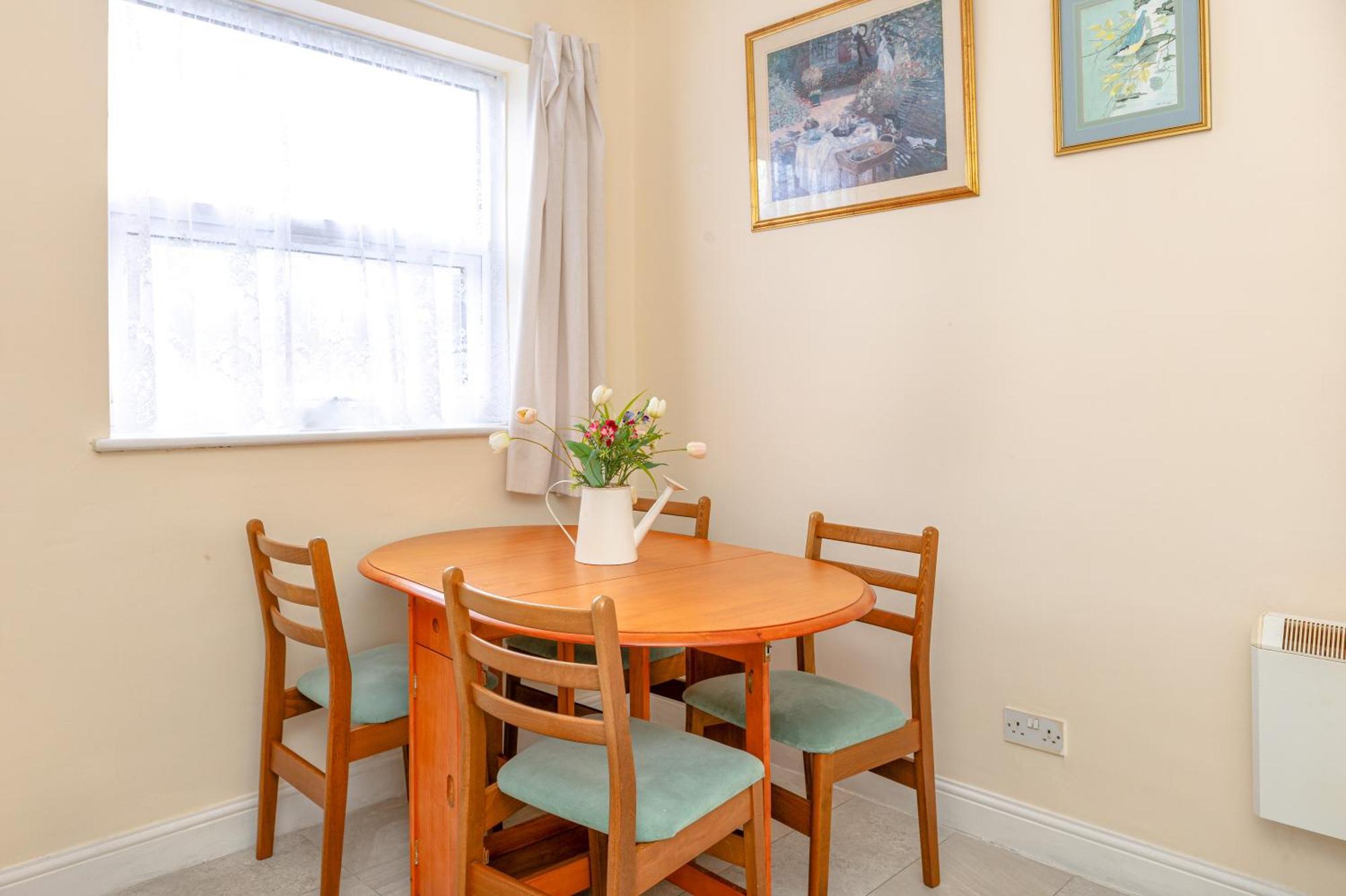 Apartment Bright 1br Flat, East London, 5min Upton Park Tube *
