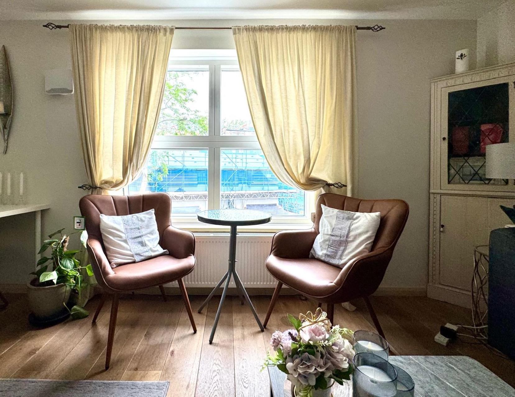 Super Beautiful Three Bedroom London