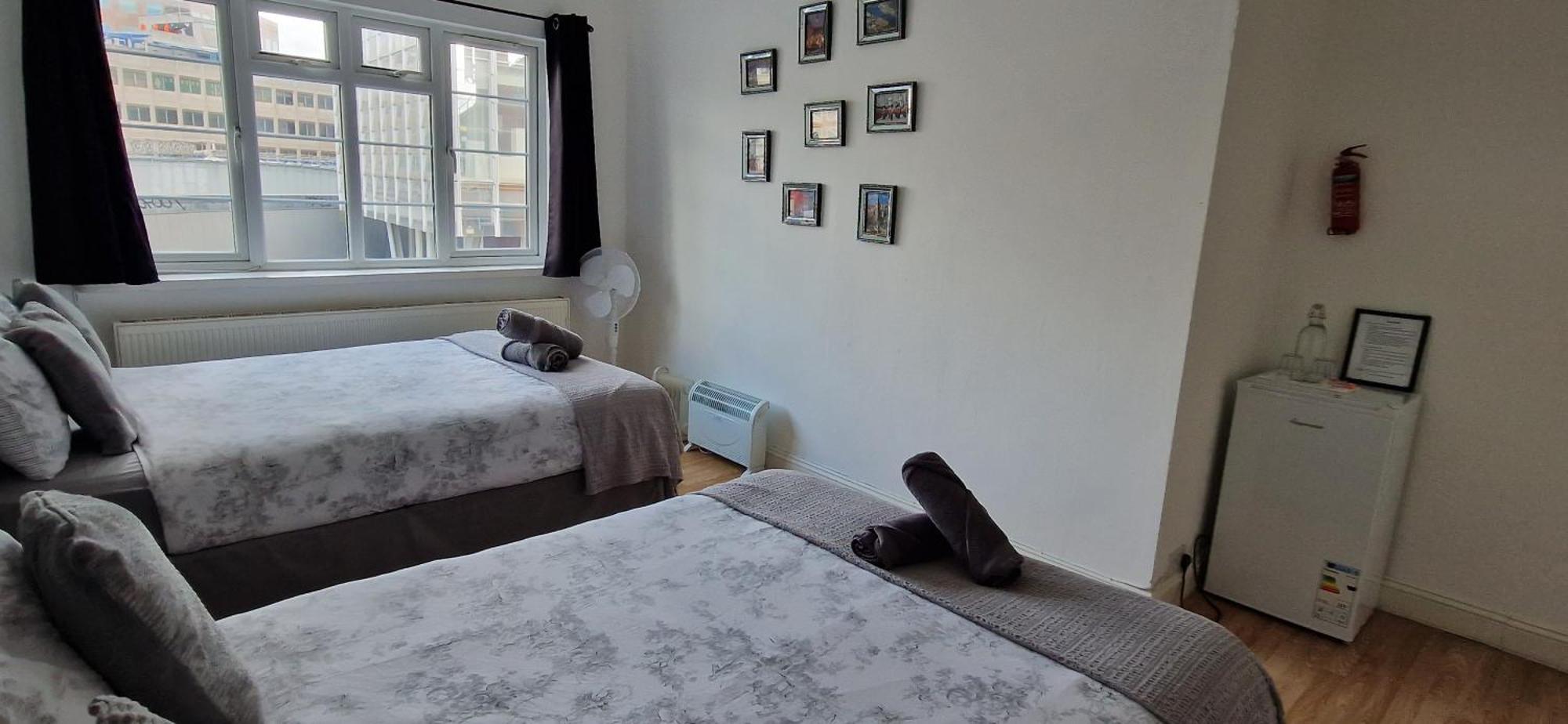Affordable In Shared Flat, Bridge Habitación en casa particular *