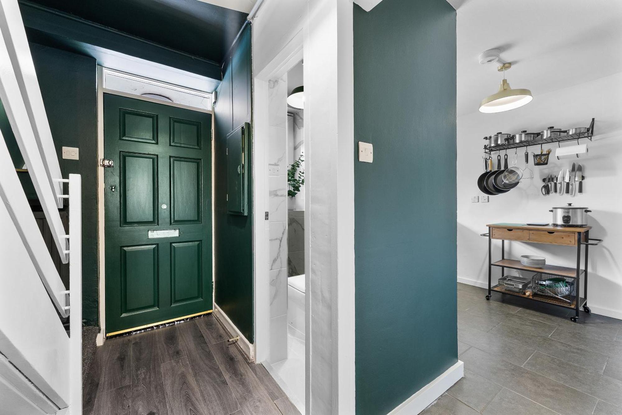 Spacious 3 Bedroom Whitechapel With Garden By Gold Apartment