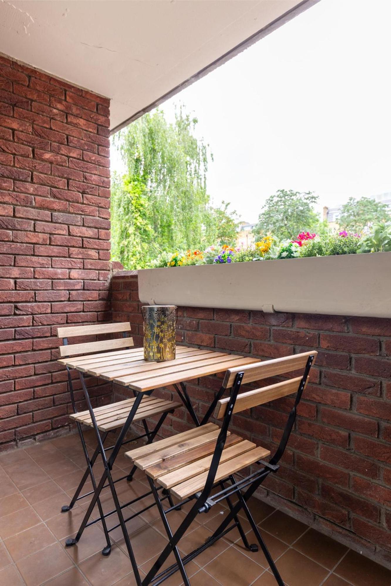 Refurbished Kensington With Balcony Near Tube