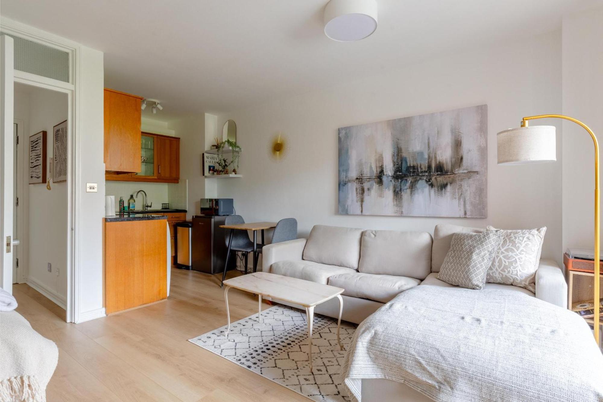Apartment Refurbished Kensington With Balcony Near Tube *