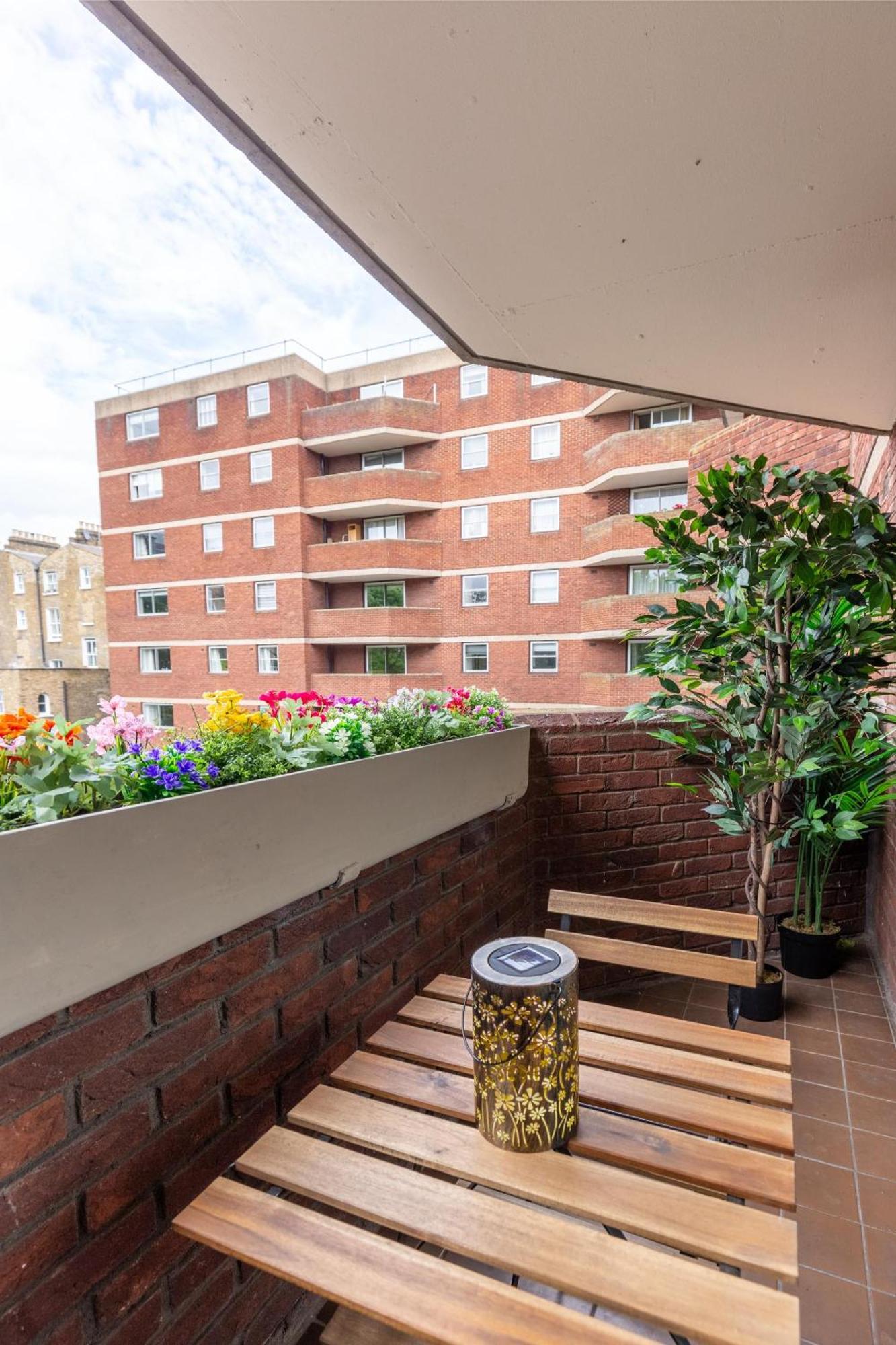 Apartment Refurbished Kensington With Balcony Near Tube London