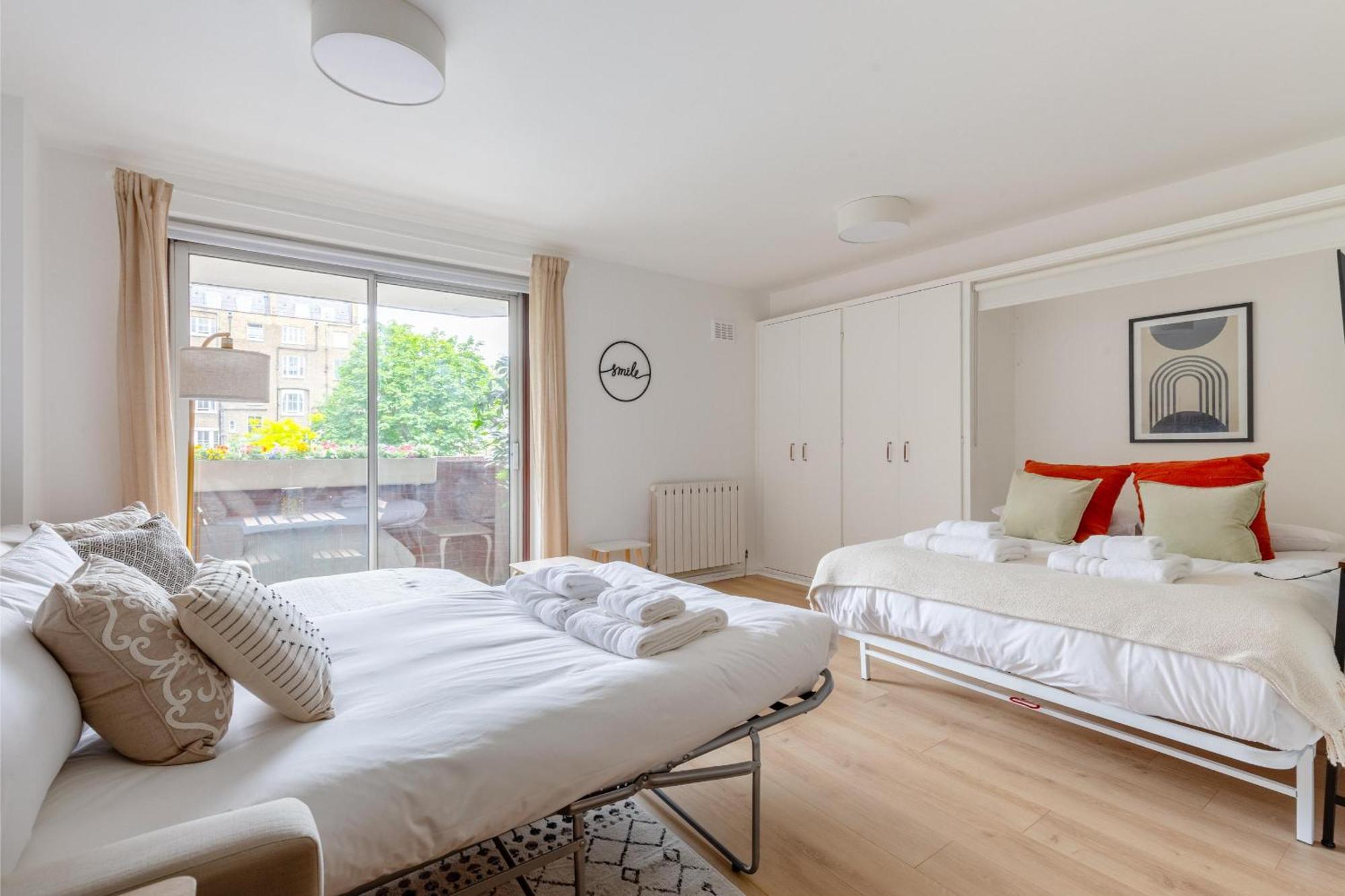 Refurbished Kensington With Balcony Near Tube Apartment