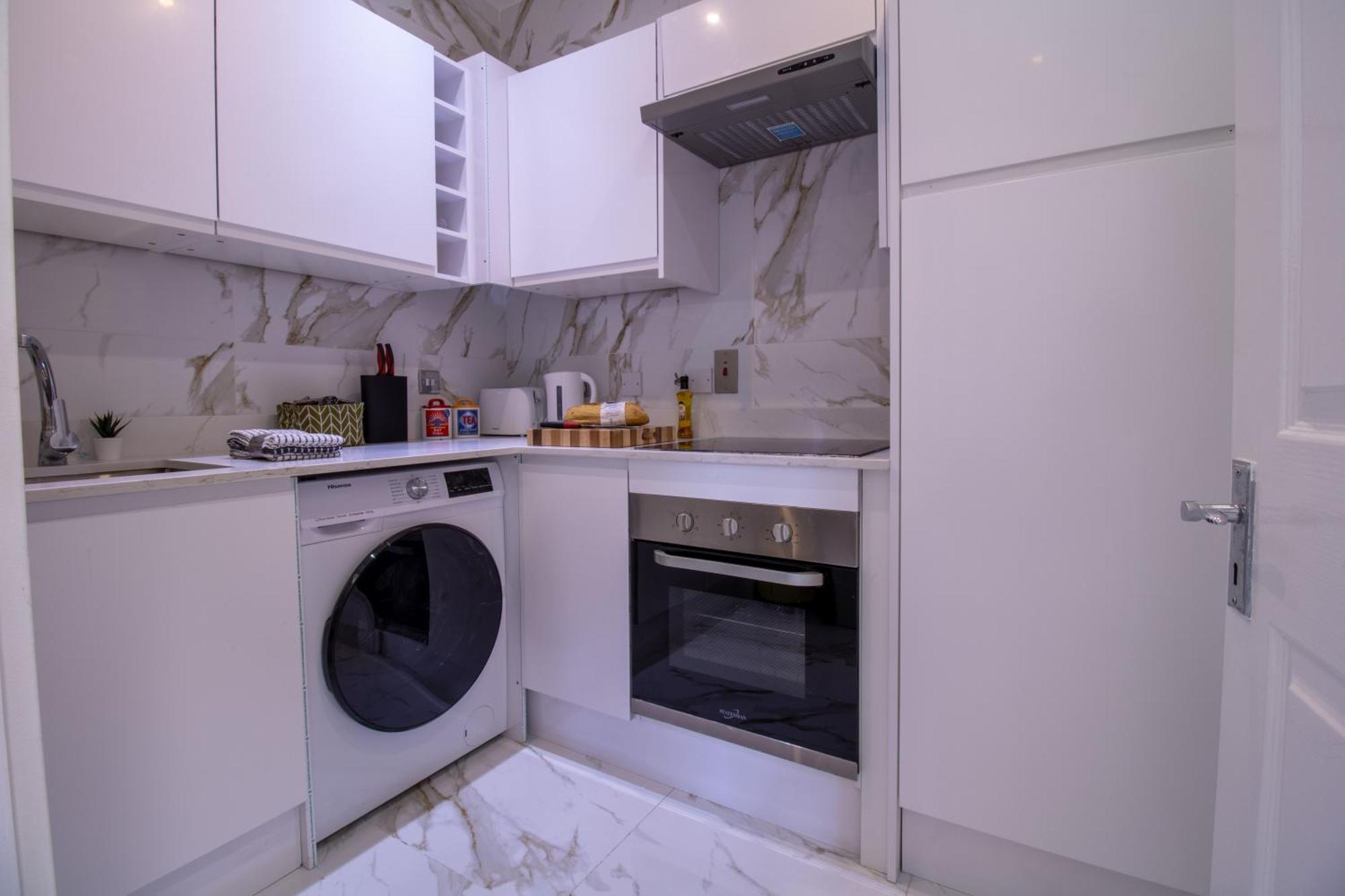 Elegant 3-bedroom On Oxford Street 2gc Londen