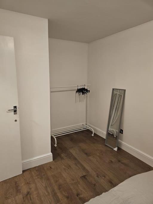 Beautiful Garden Flat Near Apartment *
