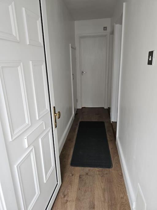 Beautiful Garden Flat Near * London