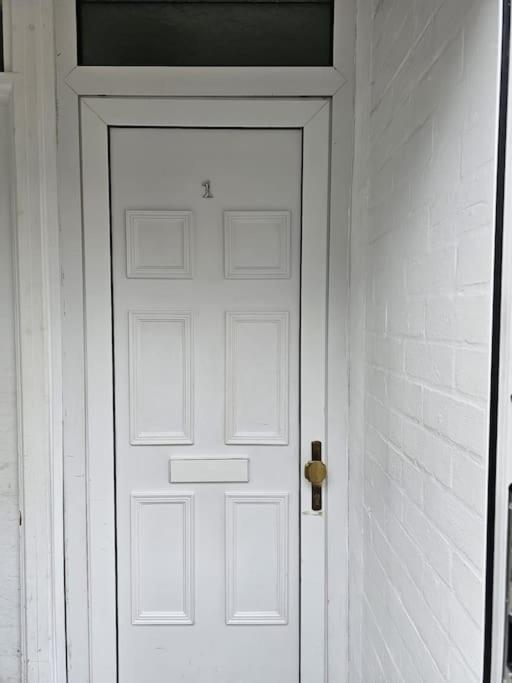 Apartment Beautiful Garden Flat Near London