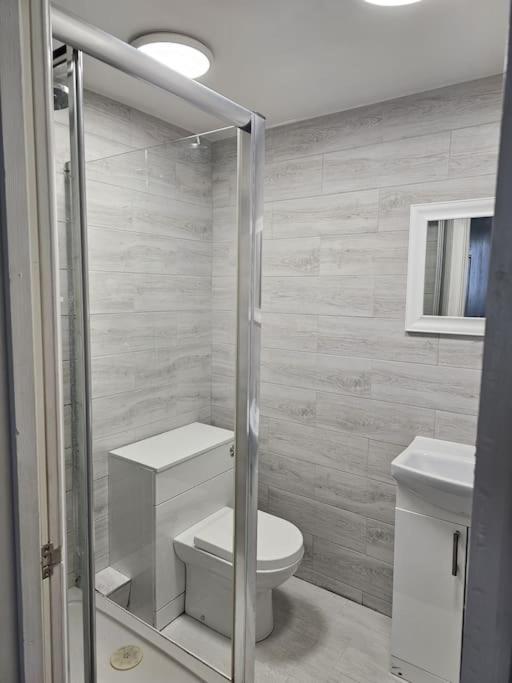 Beautiful Garden Flat Near *