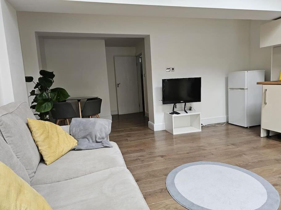 Beautiful Garden Flat Near Apartment London