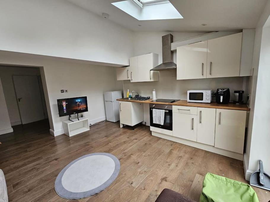 Beautiful Garden Flat Near London