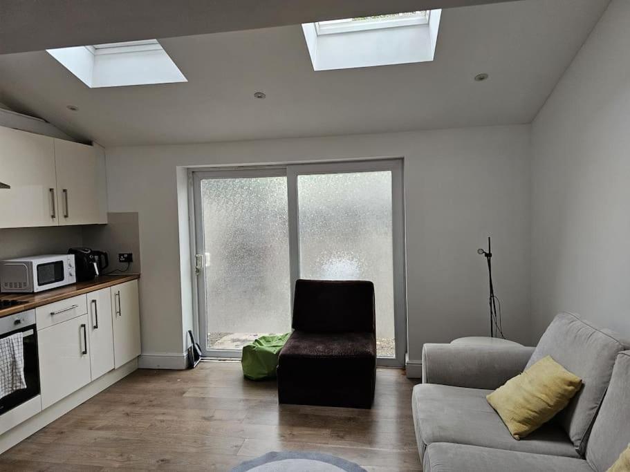 Beautiful Garden Flat Near London