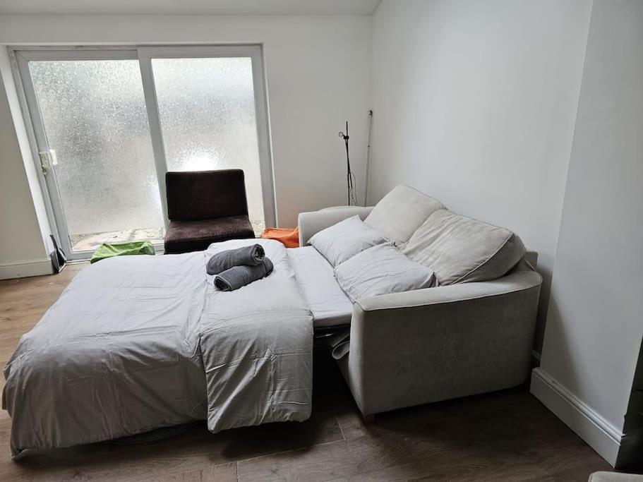 Apartment Beautiful Garden Flat Near