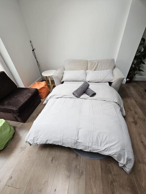 Beautiful Garden Flat Near Apartment *