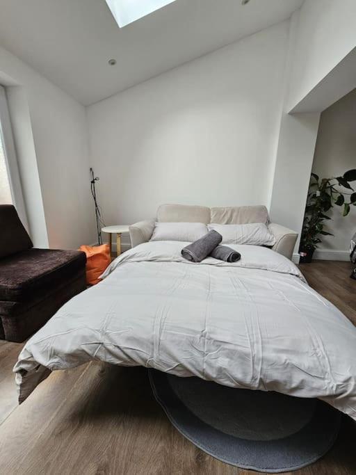 Apartment Beautiful Garden Flat Near London