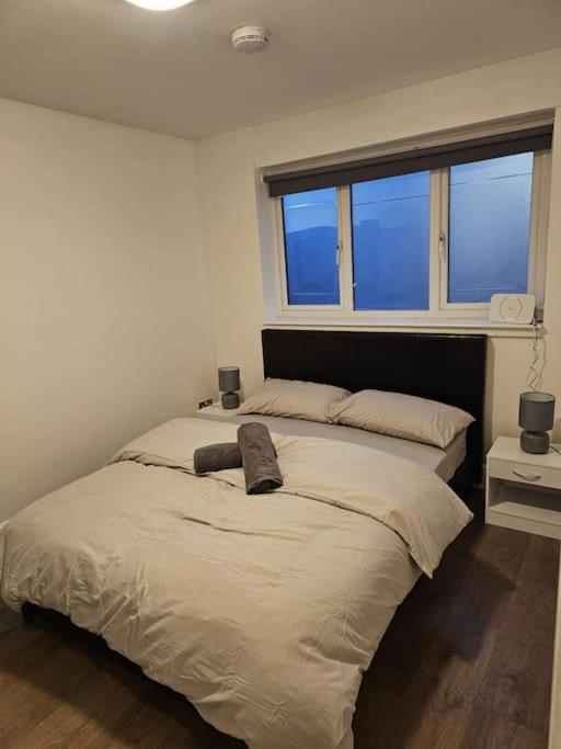 Beautiful Garden Flat Near