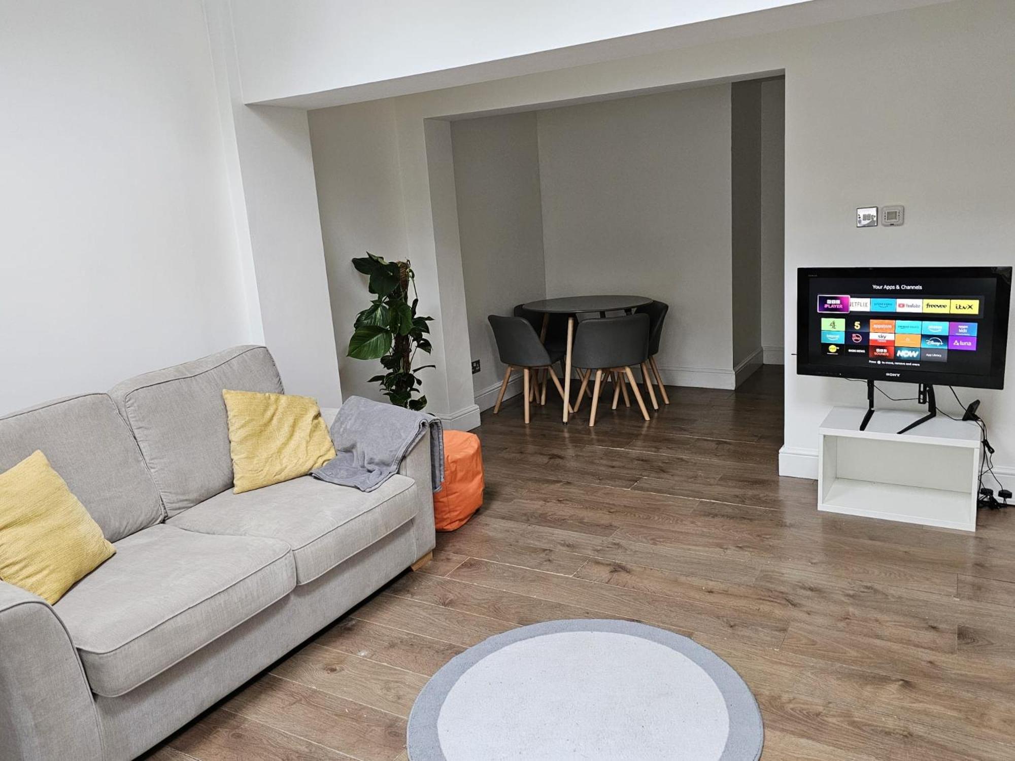 Apartment Beautiful Garden Flat Near