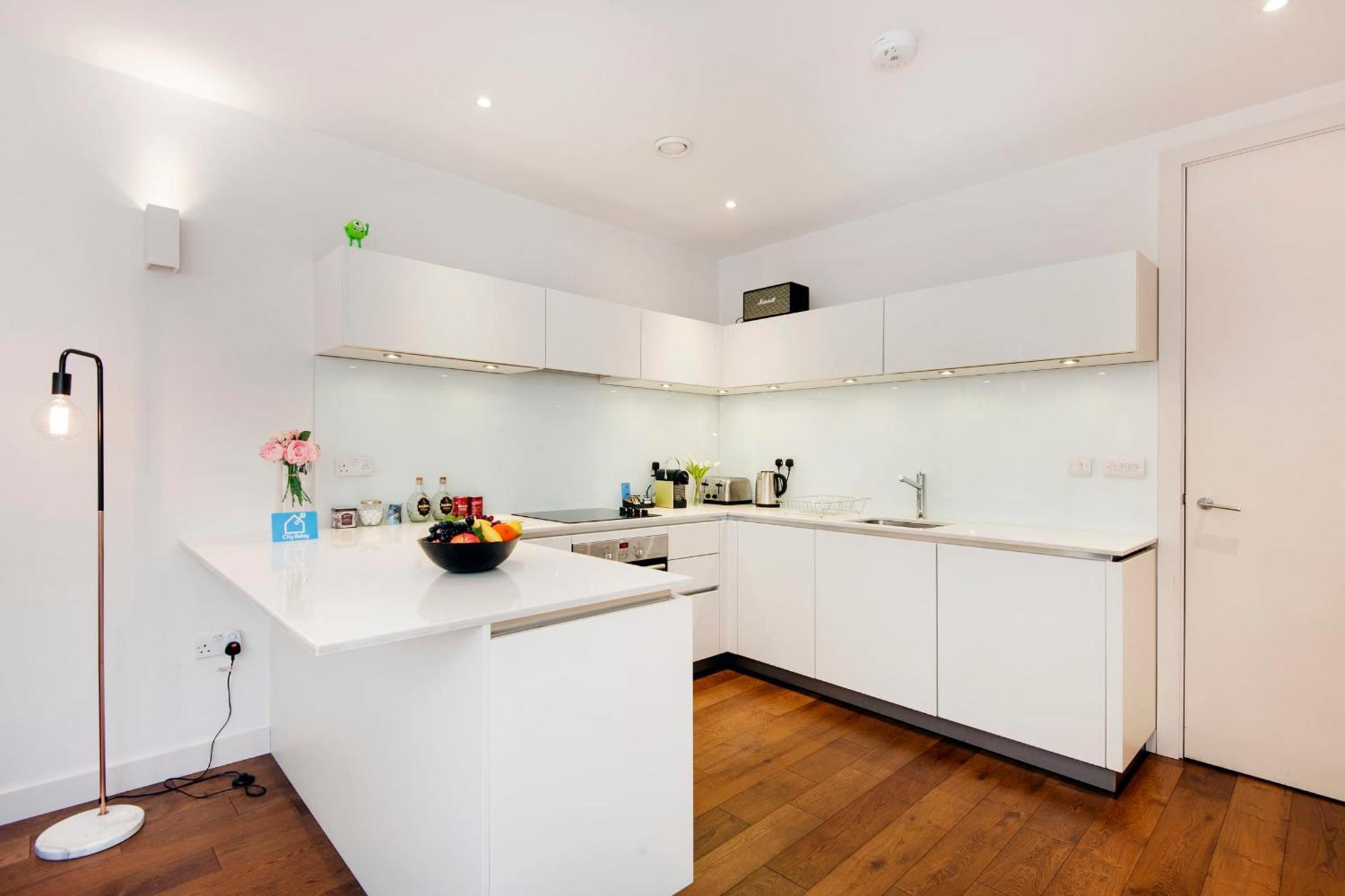 Vibrant 2br Retreat In Baker Street Apartamento