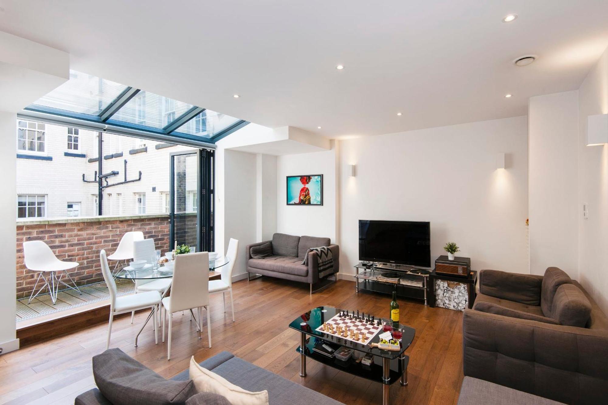 Vibrant 2br Retreat In Baker Street Apartamento