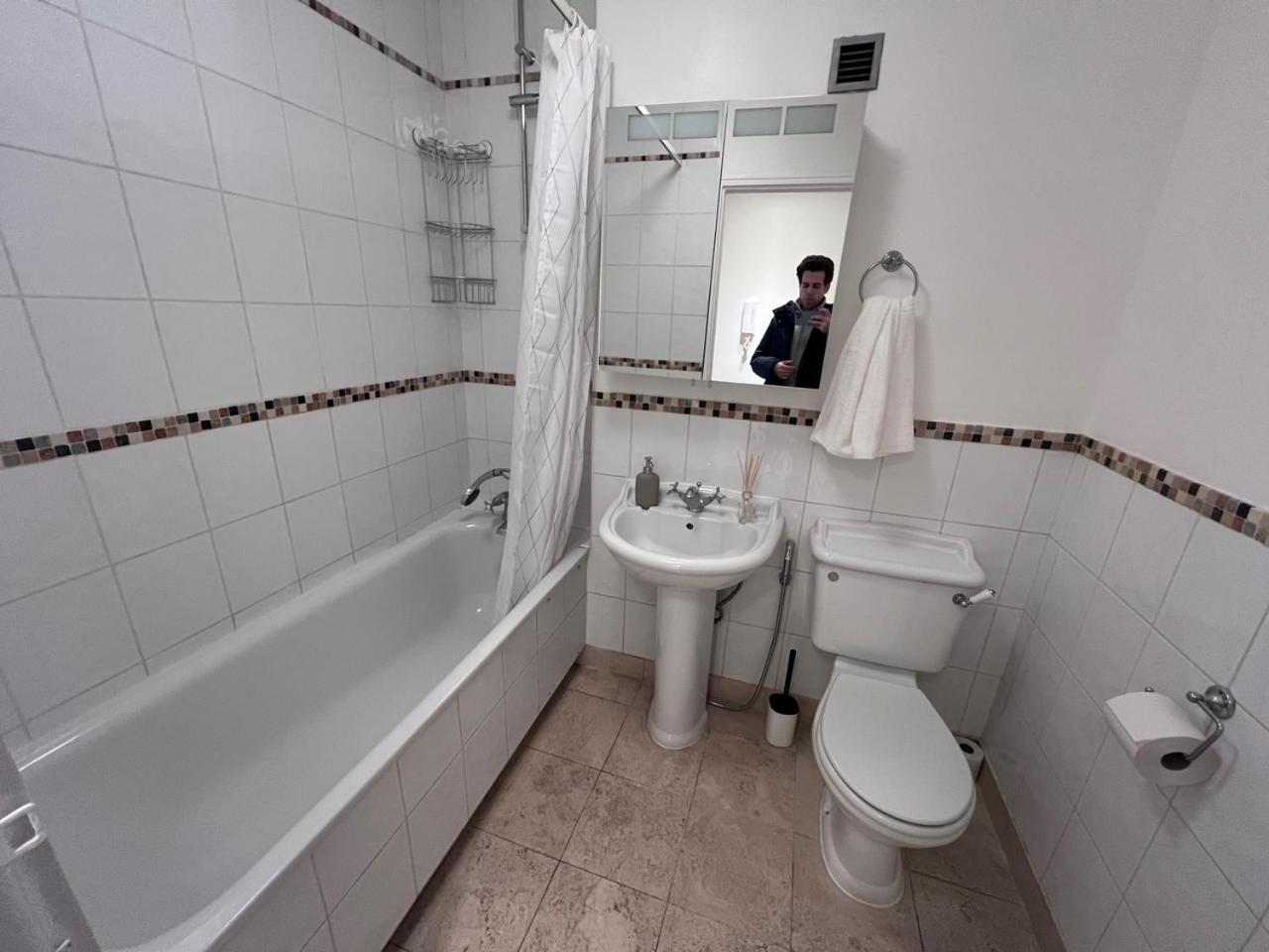 Refurbished Kensington With Balcony Near Tube London