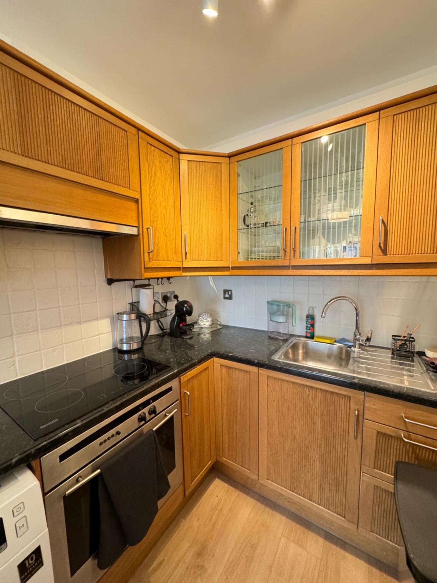 Refurbished Kensington With Balcony Near Tube * London
