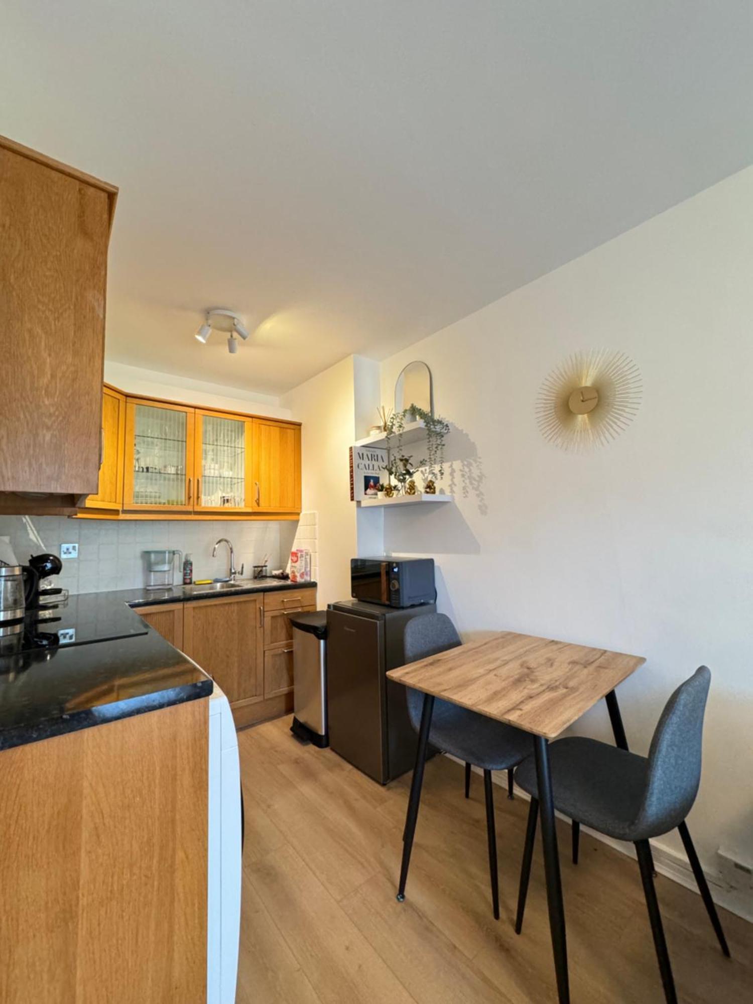 Refurbished Kensington With Balcony Near Tube