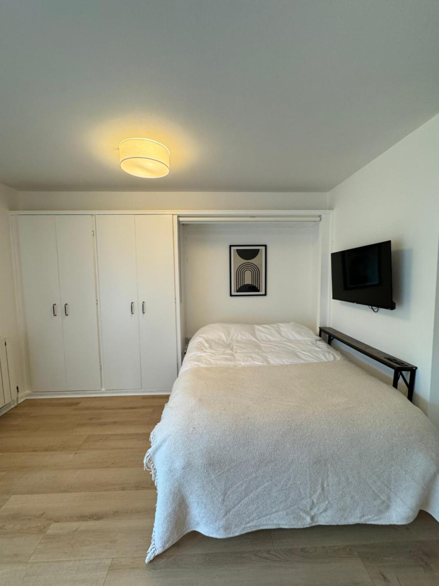 Refurbished Kensington With Balcony Near Tube Apartment