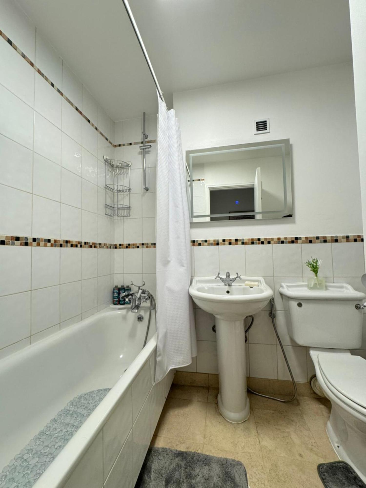 Apartment Refurbished Kensington With Balcony Near Tube *