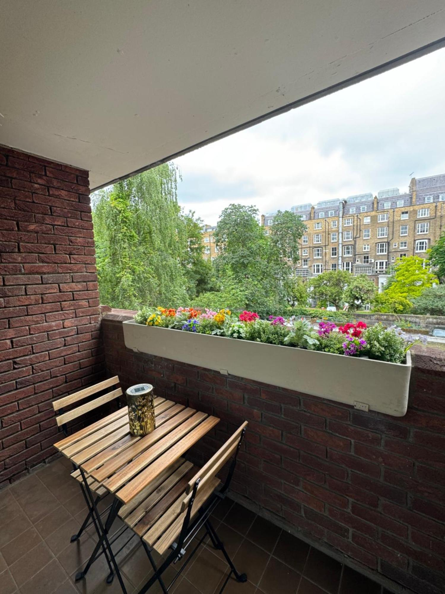 Apartment Refurbished Kensington With Balcony Near Tube *