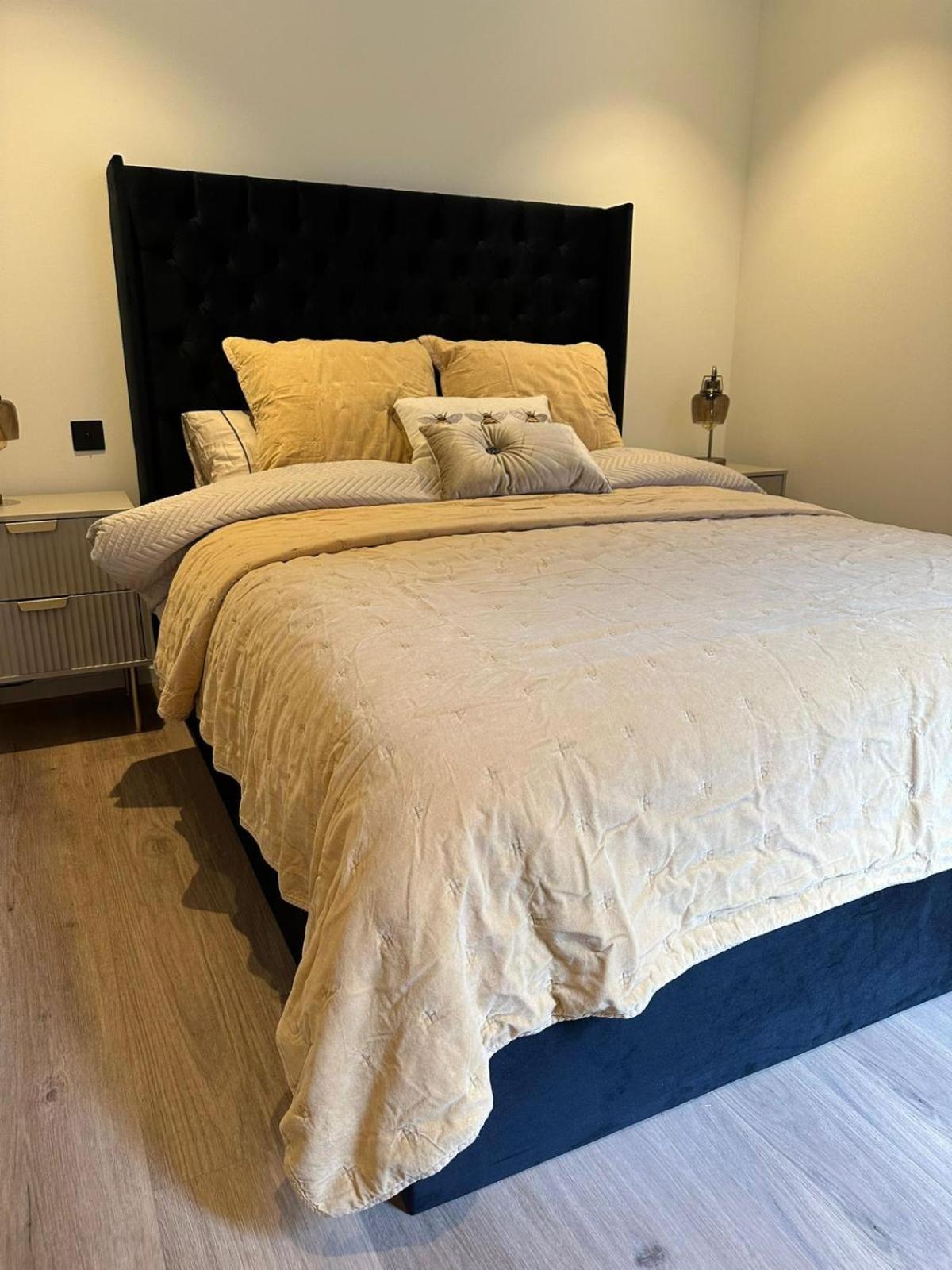 Luxurious And Cozy 1 Bedroom Flat With Netflix - Near Canary Wharf And O2 London
