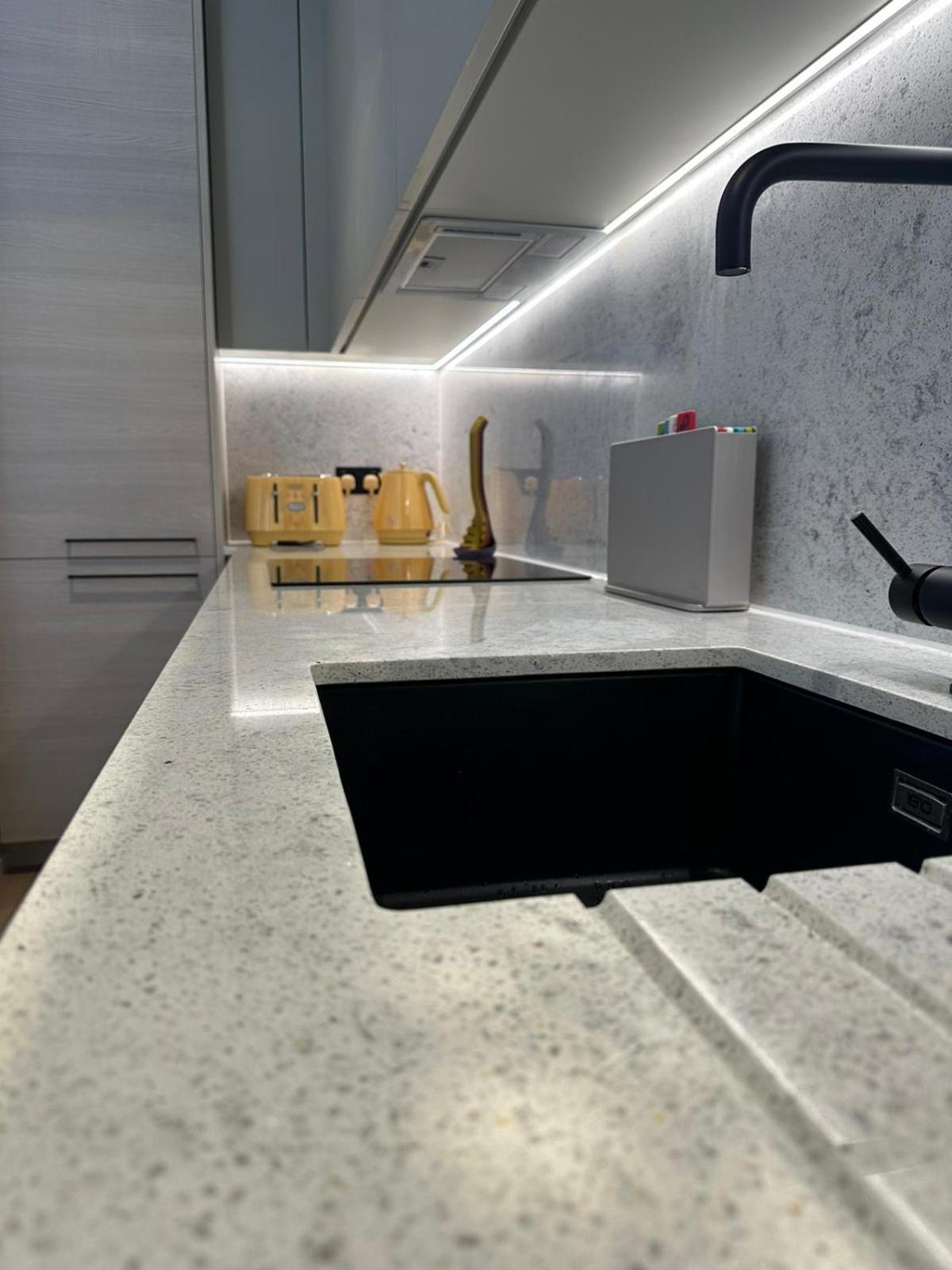 Luxurious And Cozy 1 Bedroom Flat With Netflix - Near Canary Wharf And O2 London