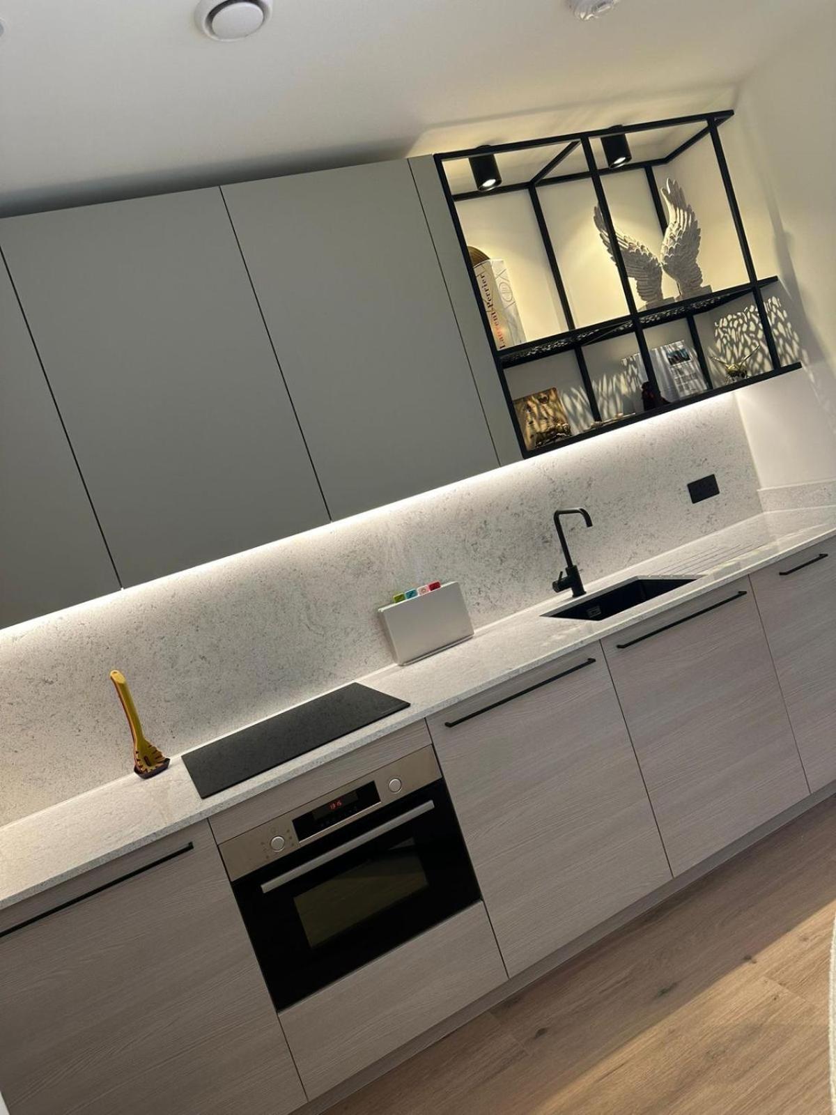 Luxurious And Cozy 1 Bedroom Flat With Netflix - Near Canary Wharf And O2 Apartment London