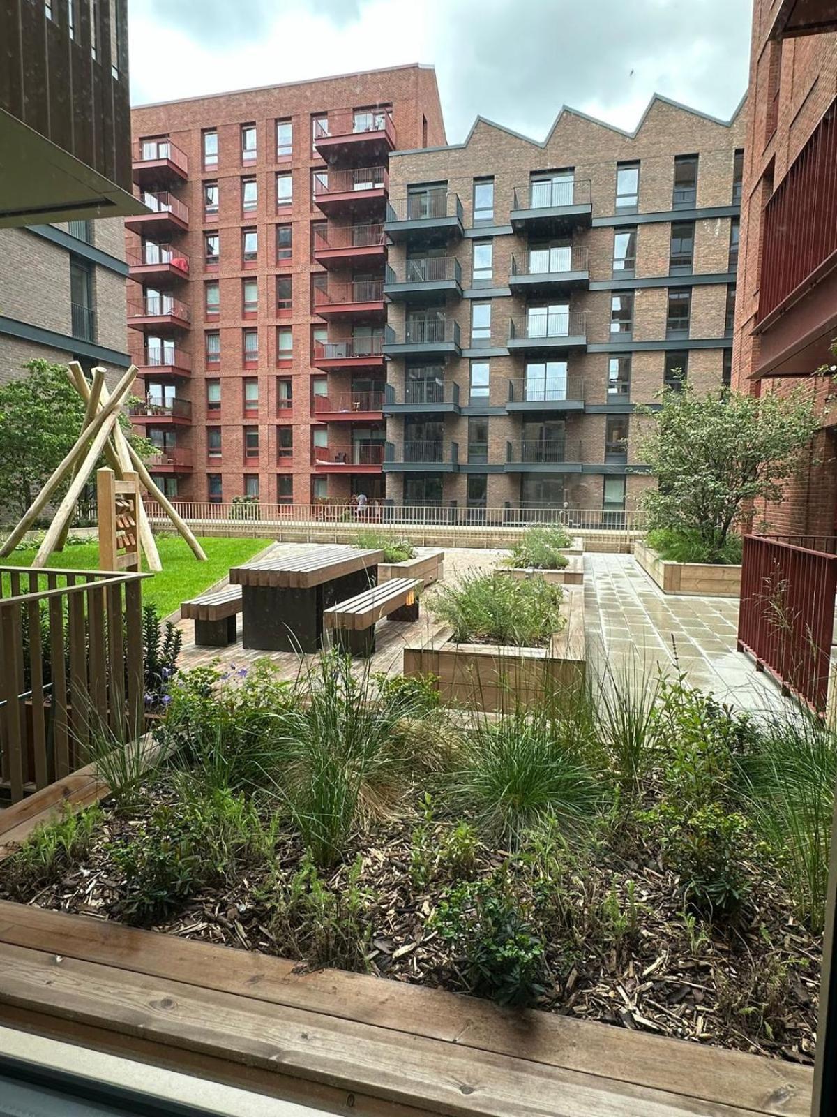 Apartment Luxurious And Cozy 1 Bedroom Flat With Netflix - Near Canary Wharf And O2 *