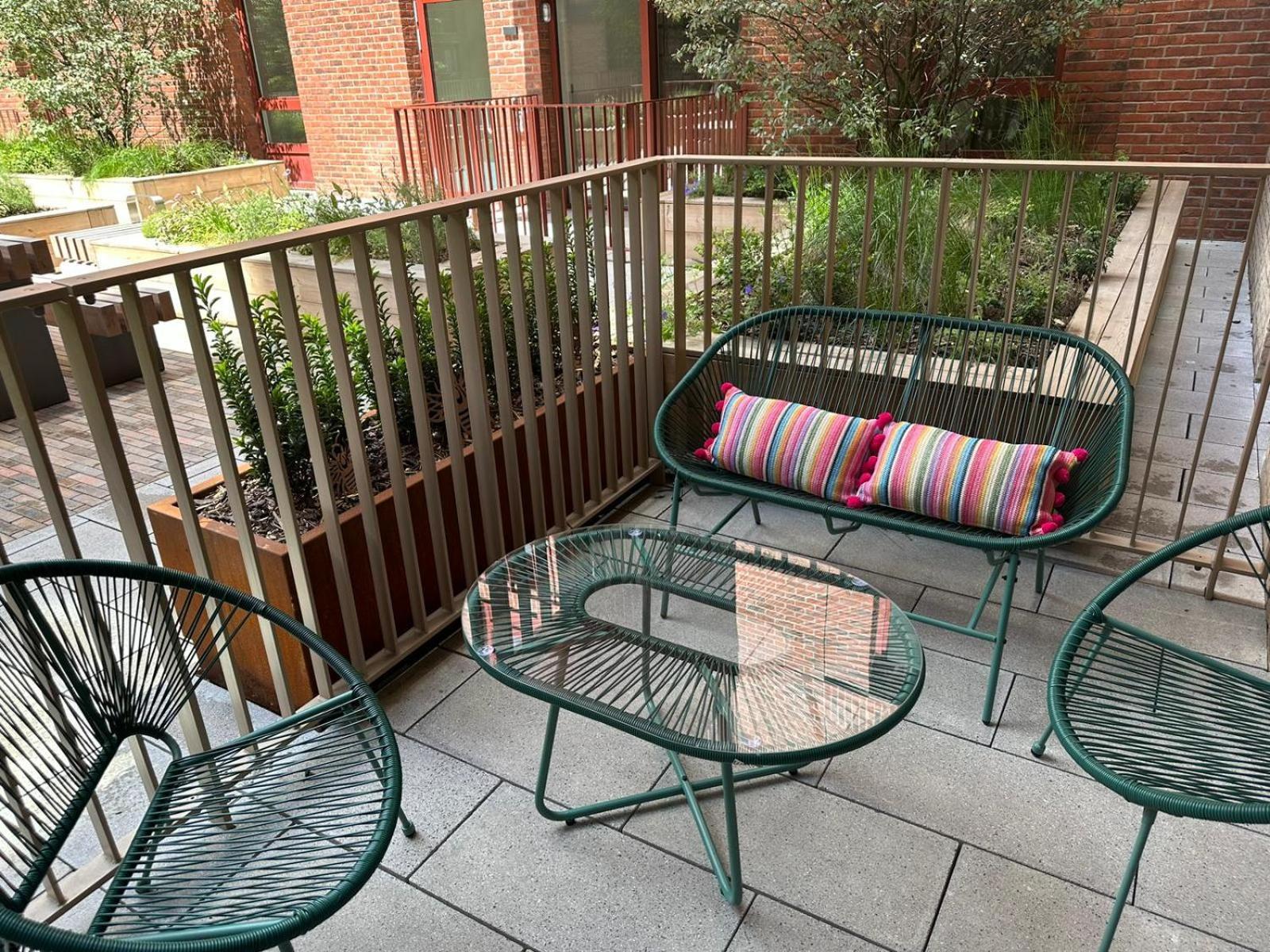 Luxurious And Cozy 1 Bedroom Flat With Netflix - Near Canary Wharf And O2 *