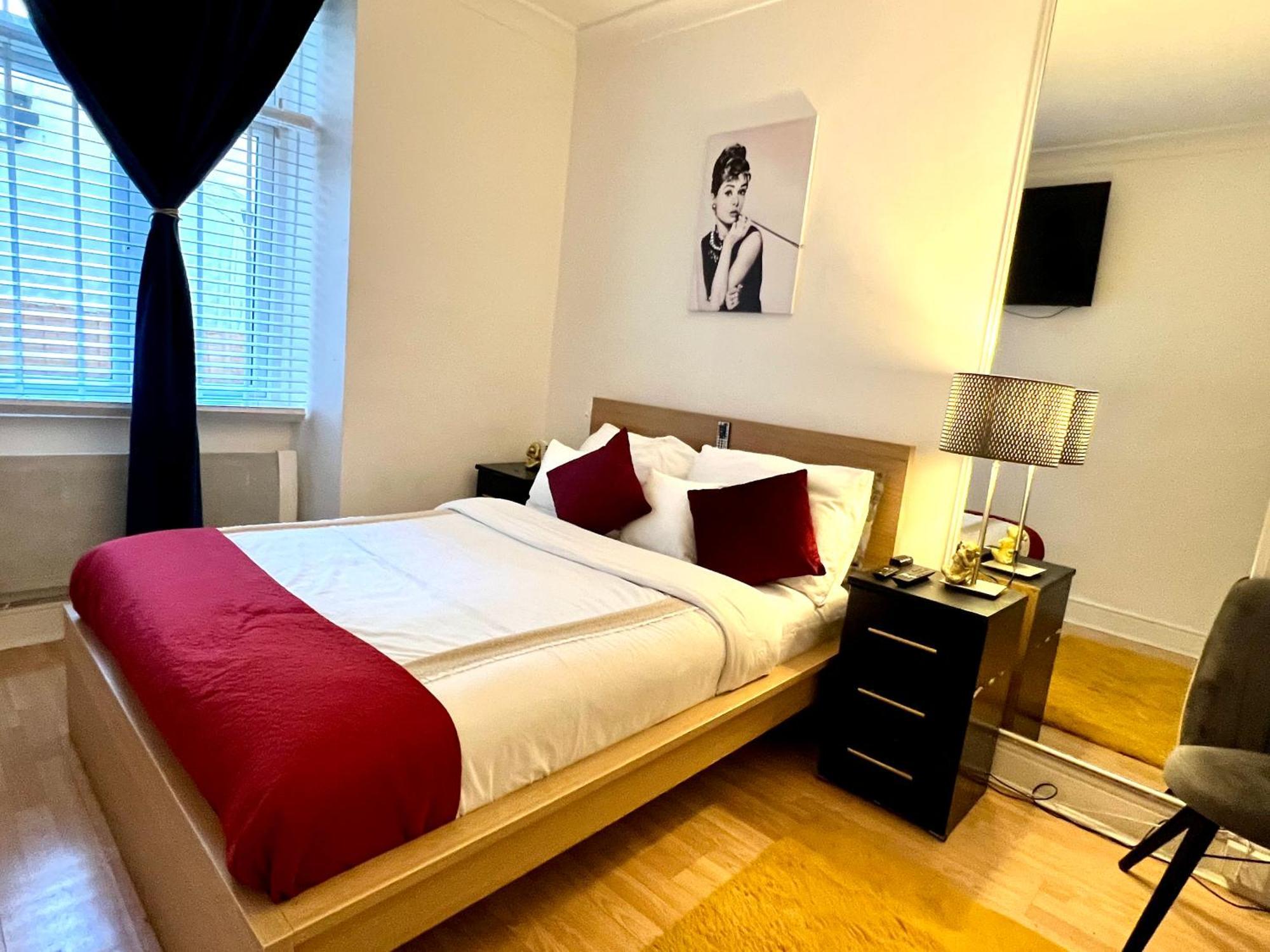 Knightsbridge One Bedroom Flat * Londen
