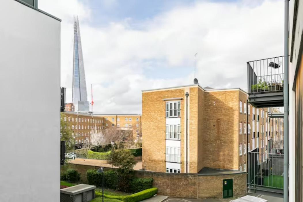 Spacious Air-conditioned Double With Workspace Homestay London