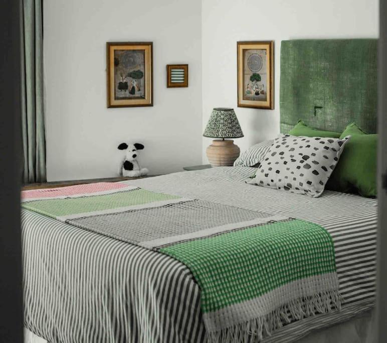 Beautiful, Quiet Flat With Patio Close To Metro Apartment London
