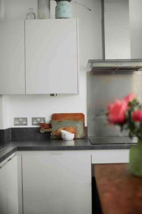Apartment Beautiful, Quiet Flat With Patio Close To Metro