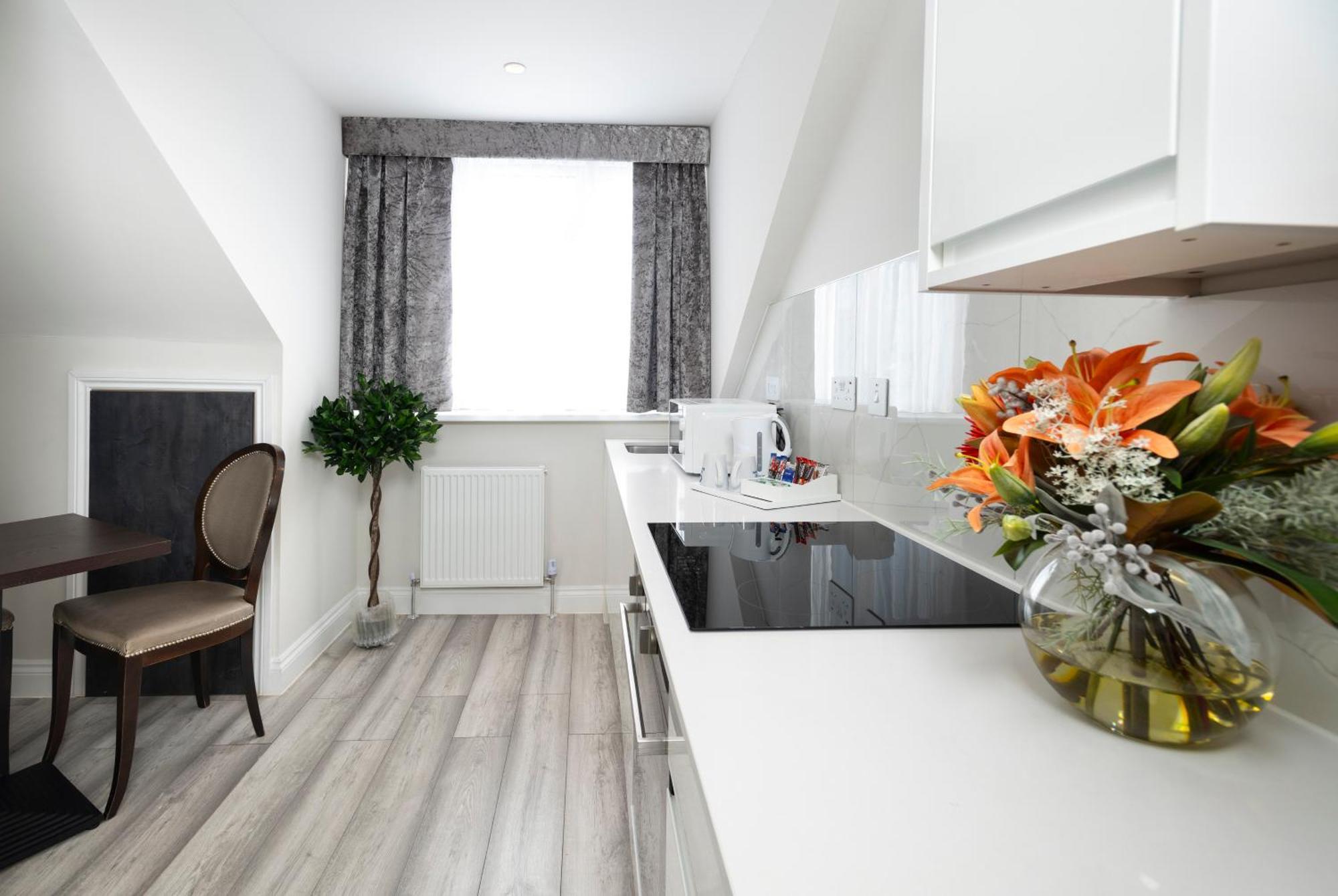 Western Chiswick Palace & 3*