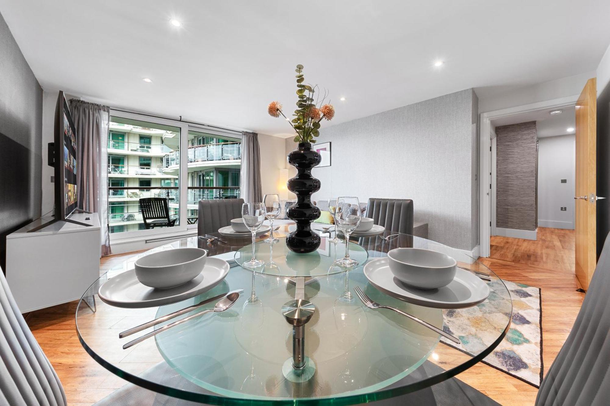 Vauxhall Large 2bedroom With Amazing River View Panoramic Balcony *