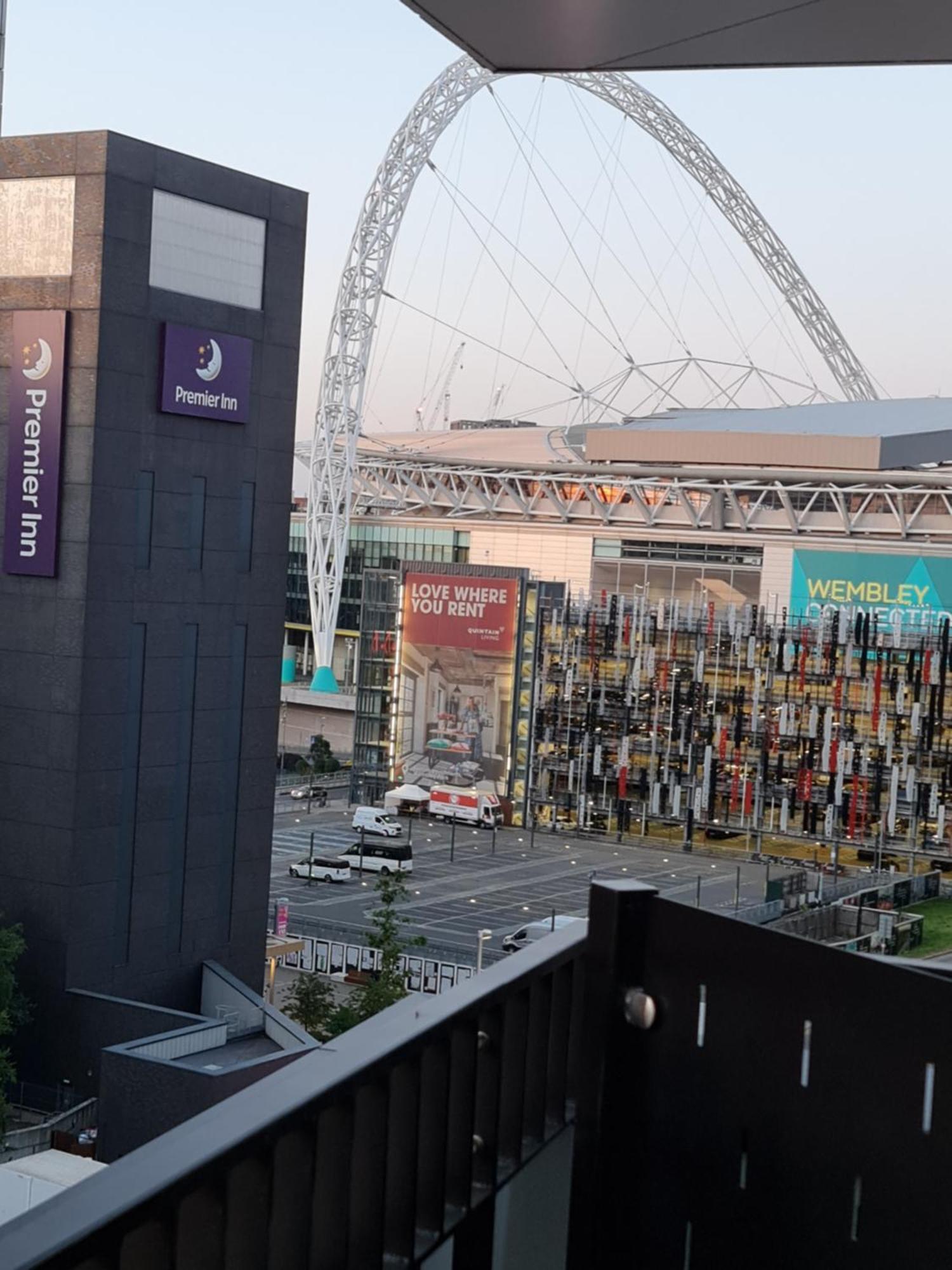 Wembley Stadium Comfort Stay Cosy Room With A View Concerts, Matches And More Holiday home *