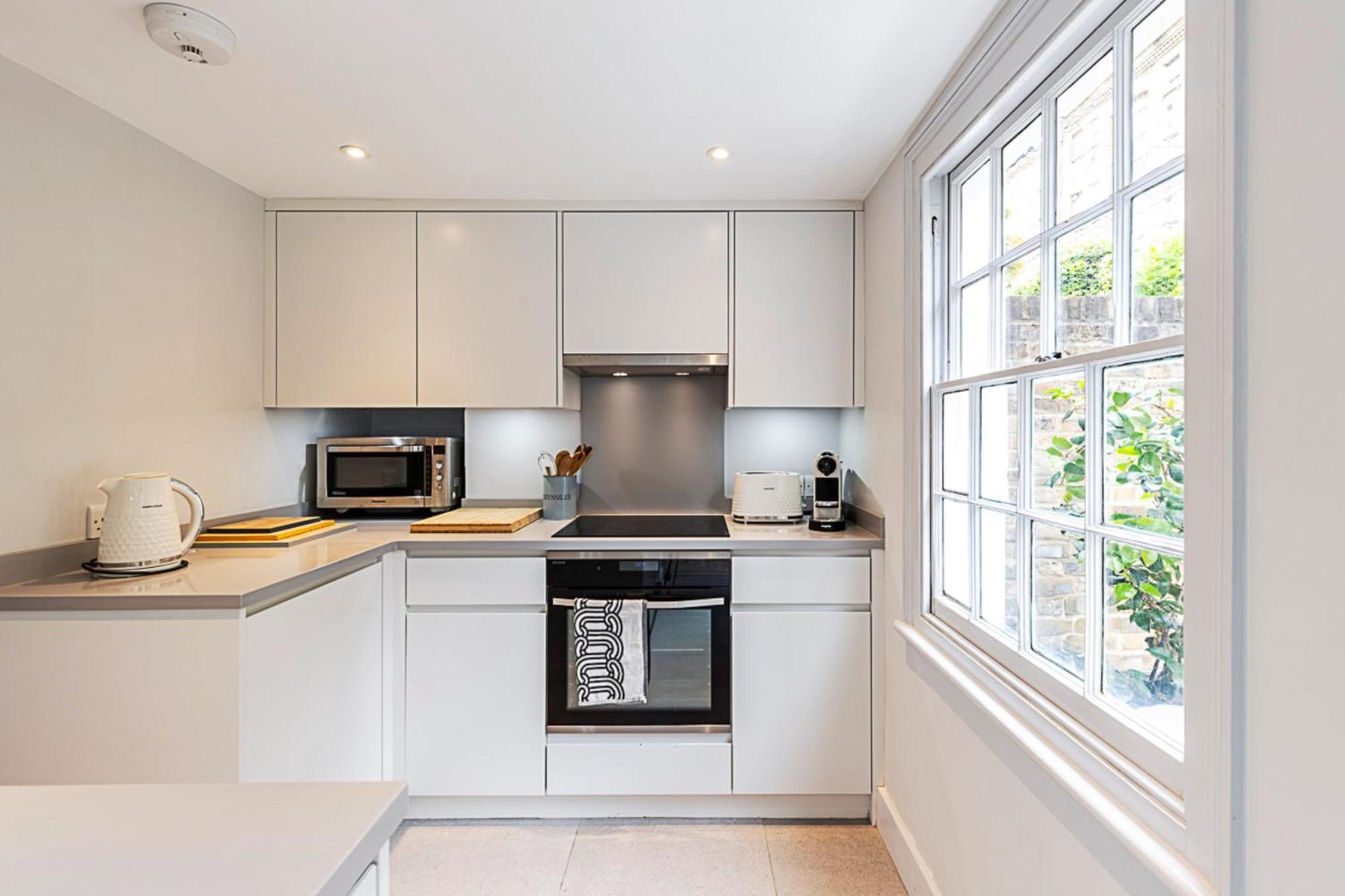 Renovated Historic & Garden In Enclave Ferienhaus