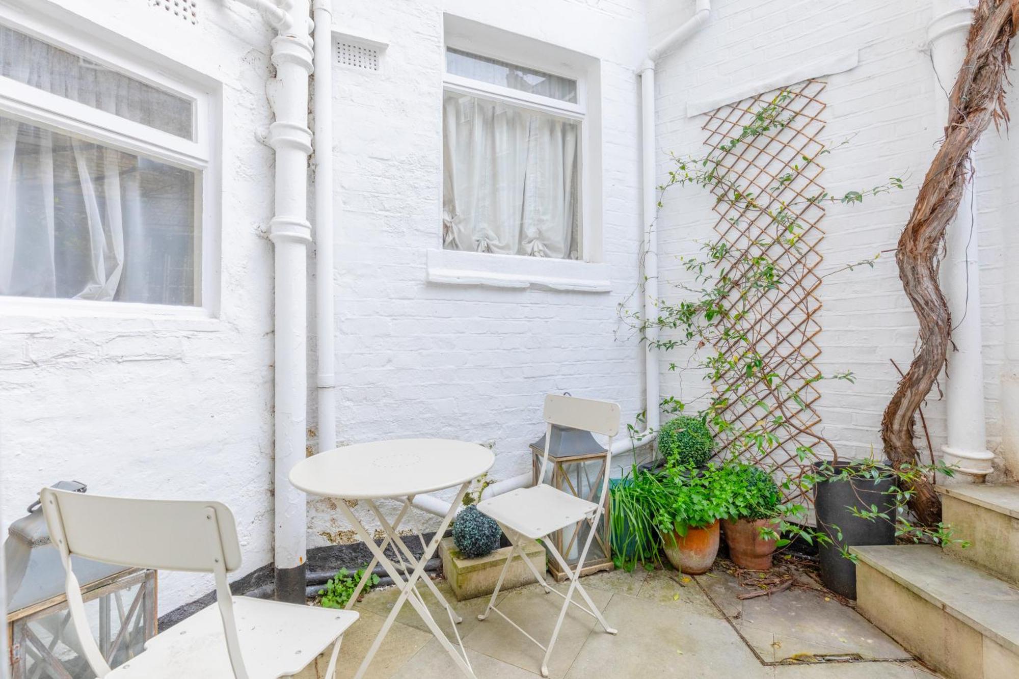 Apartment Lovely In Near Victoria London