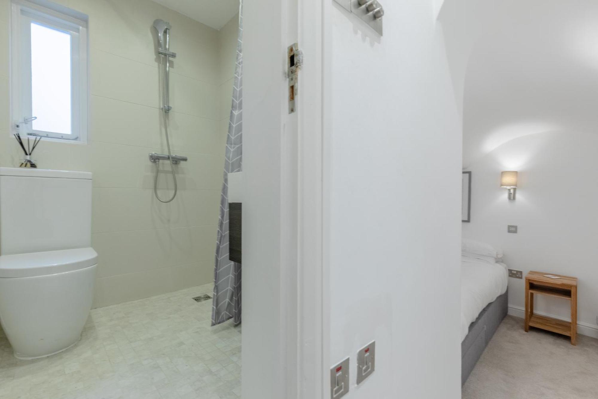 Apartment Lovely In Near Victoria