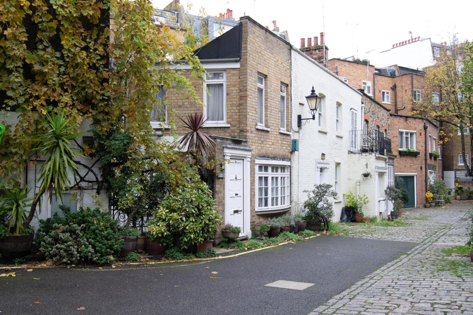 Lovely In Near Victoria Apartment *