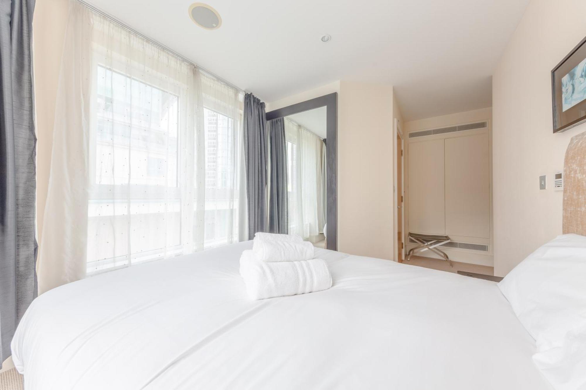 Gorgeous 3 Bedroom Flat In Vauxhall With Views London