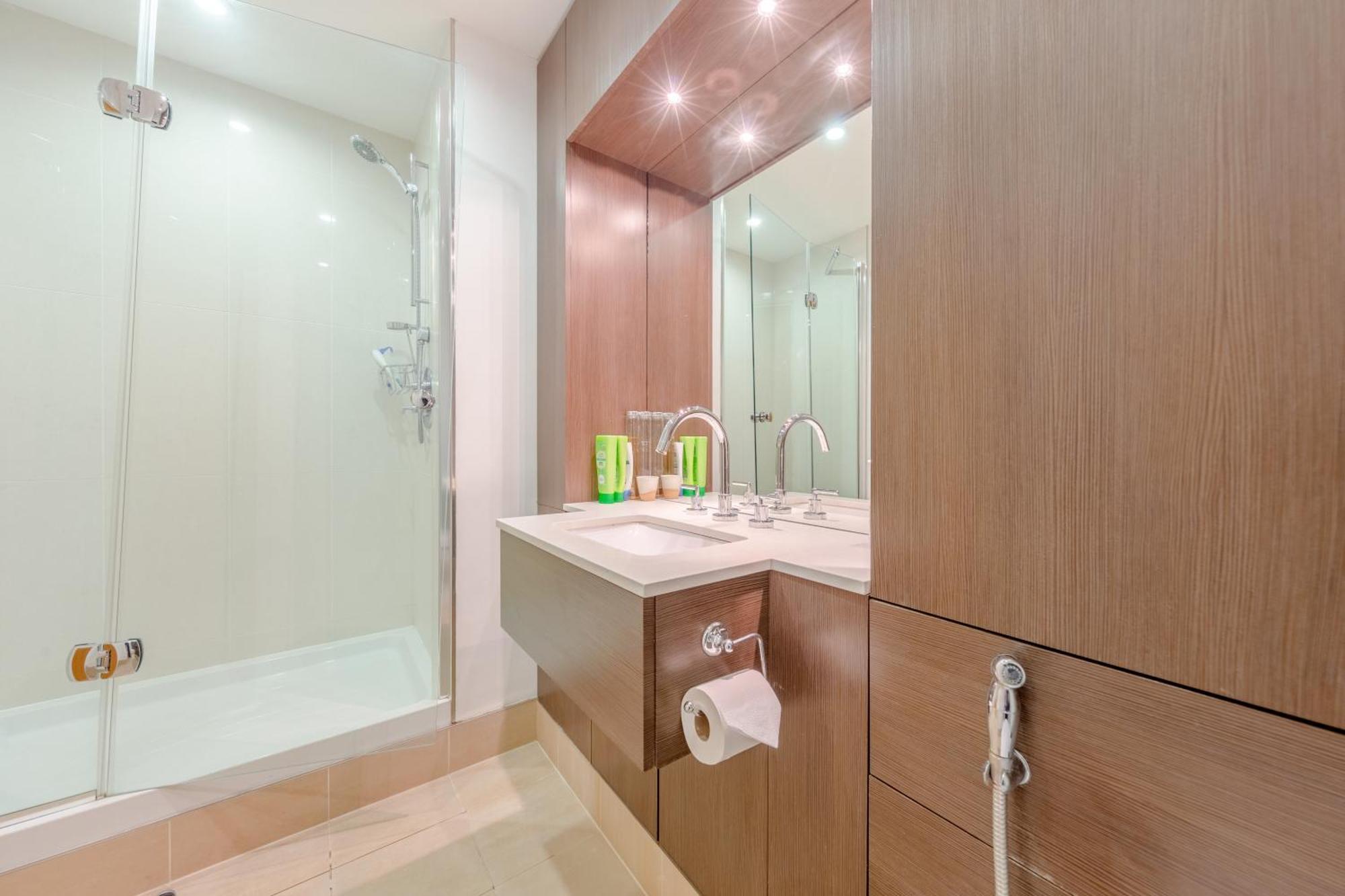 Gorgeous 3 Bedroom Flat In Vauxhall With Views