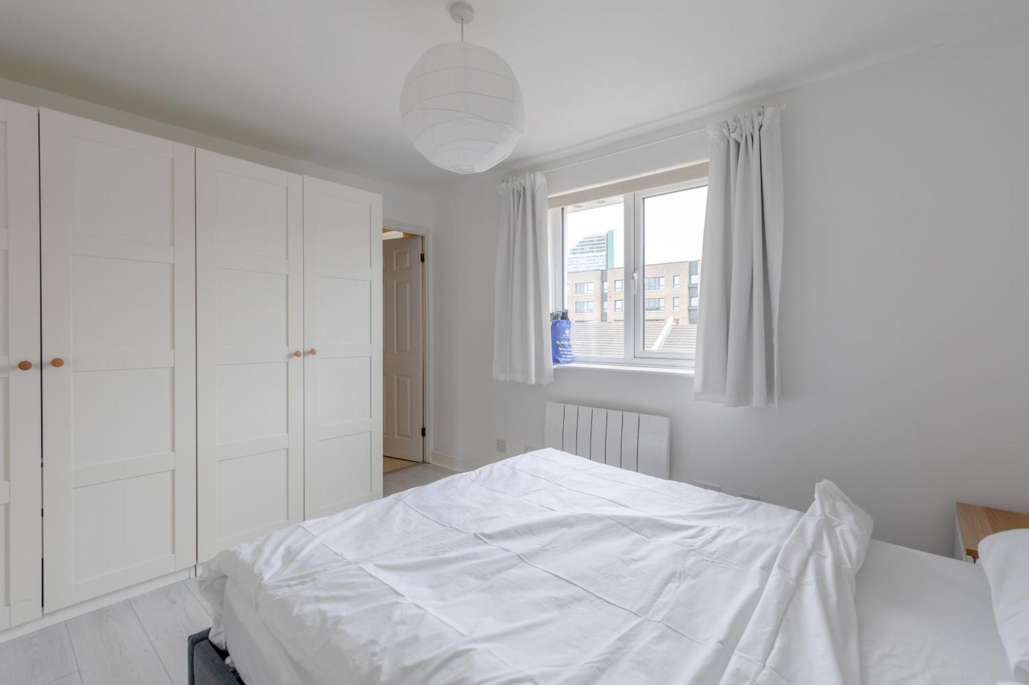 Apartment 2bd Flat With Views Of Canary Wharf - Rotherhithe *