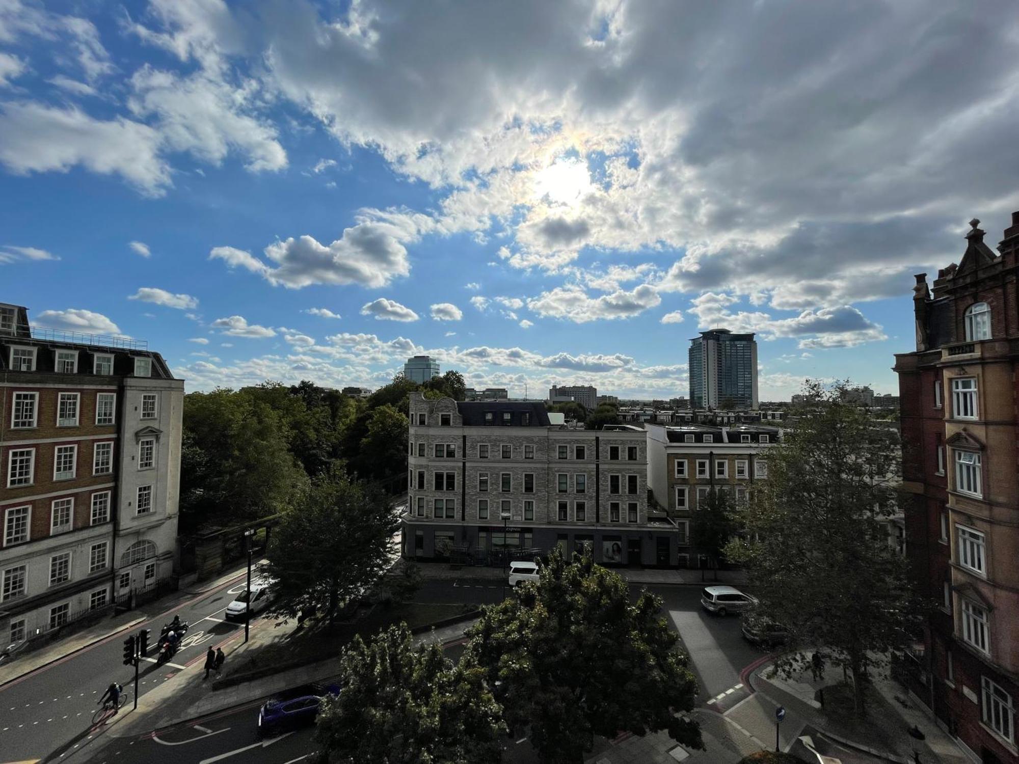 Apartment Beautifully Decorated 1bd Oasis - Earl's Court! London